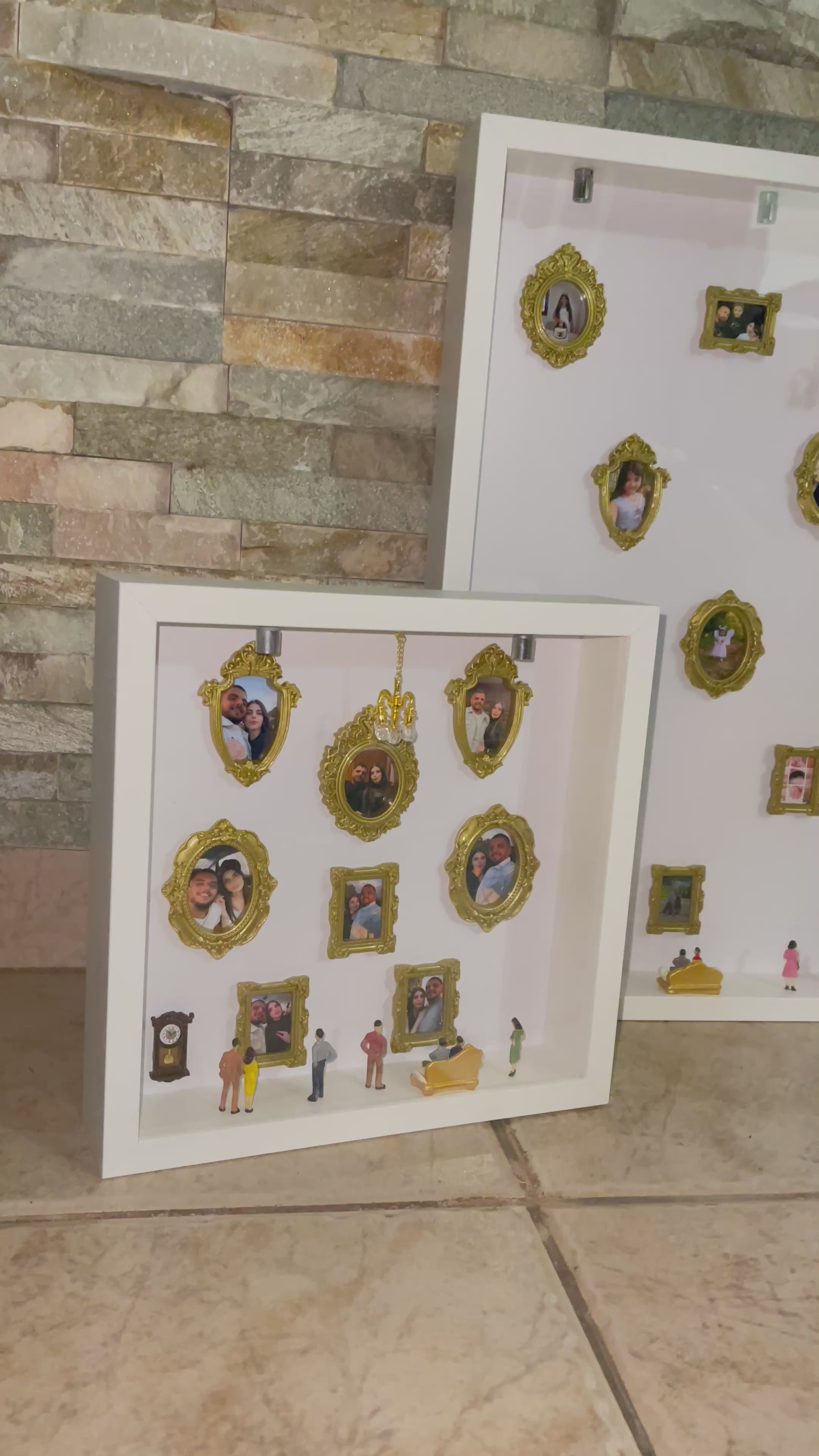 Displaying the three sizes of the mini museum of us